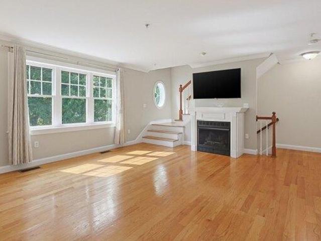 Condo for sale in Beverly, Essex County