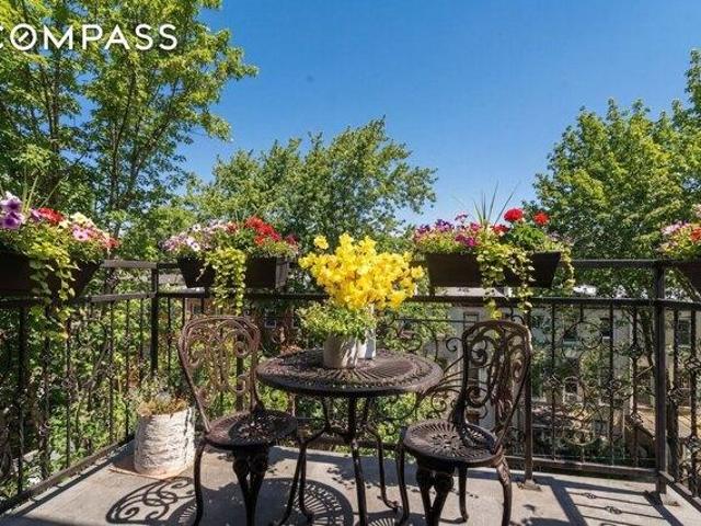 Condo for sale in Arverne, New York