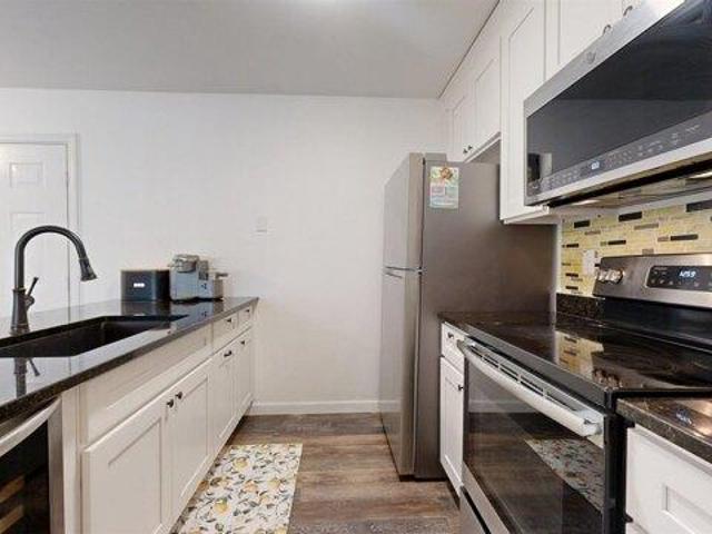 Condo for sale in Riverside, Burlington