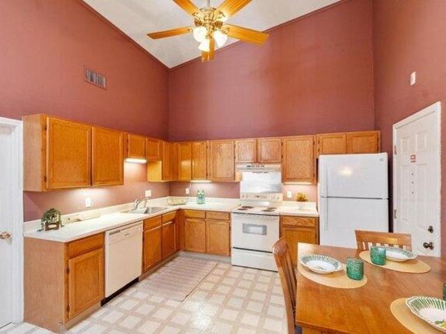Condo for sale in Woodcrest Condominium, Chelmsford