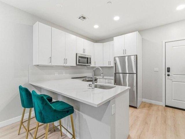 Condo for sale in Chelsea Square, Chelsea