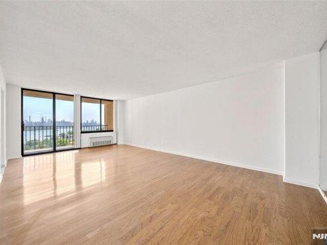 Condo for sale in Cliffside Park, New Jersey