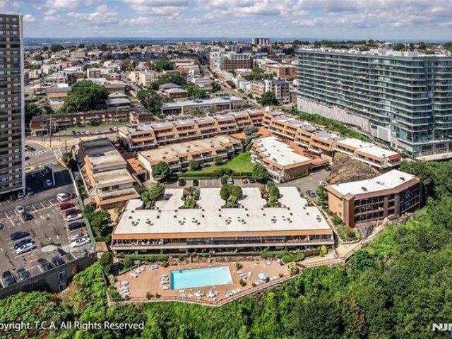 Condo for sale in Cliffside Park, New Jersey