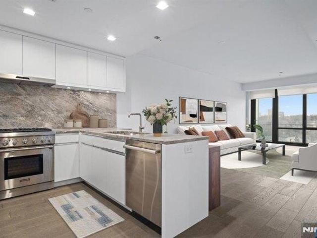 Condo for sale in Cliffside Park, New Jersey