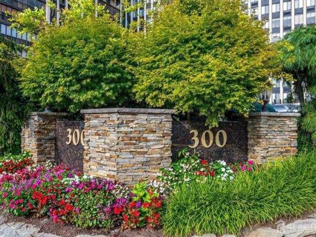 Condo for sale in Fort Lee, New Jersey