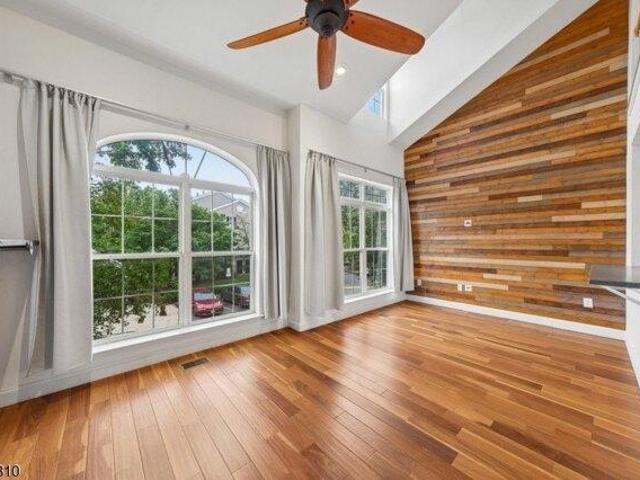 Condo for sale in Delawanna, Clifton