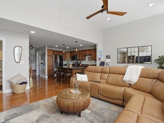 Condo for sale in Clinton, Massachusetts