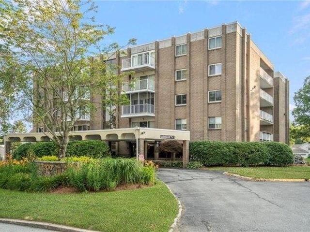 Condo for sale in Cranston, Rhode Island