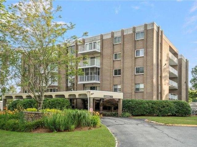 Condo for sale in Cranston, Rhode Island