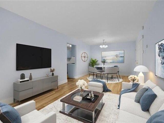 Condo for sale in Cranston, Providence County