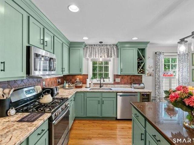 Condo for sale in Cromwell, Connecticut