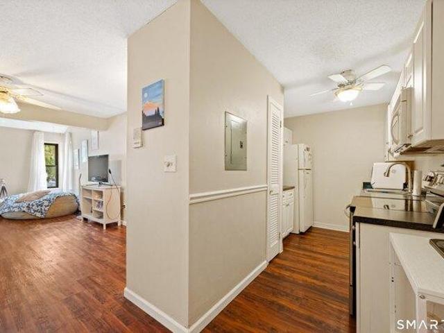 Condo for sale in Cromwell, Connecticut