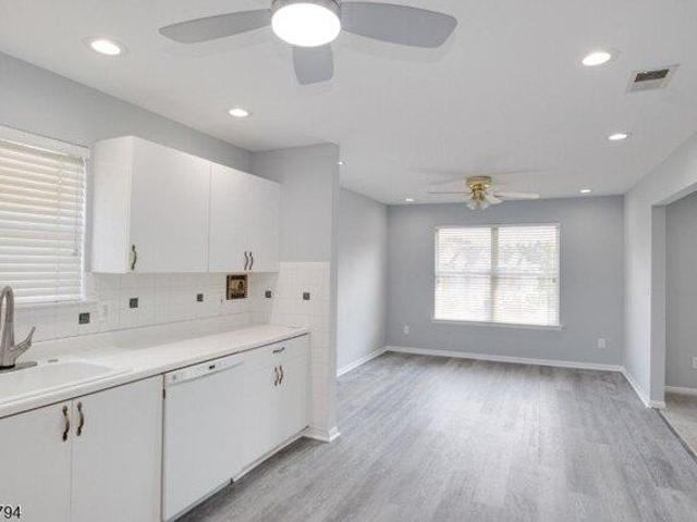 Condo for sale in East Hanover, New Jersey