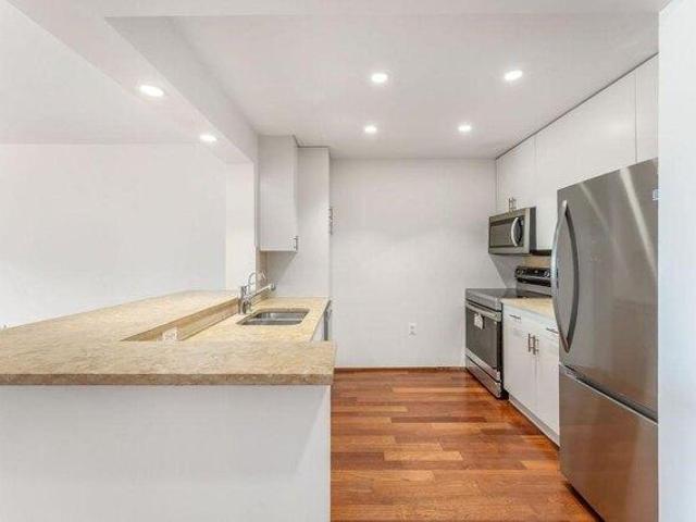 Condo for sale in Edgewater, New Jersey
