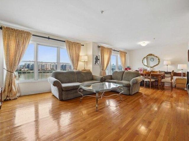 Condo for sale in Edgewater, New Jersey