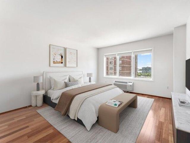 Condo for sale in Edgewater, New Jersey
