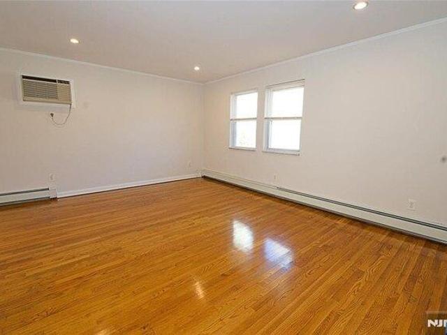 Condo for sale in Edgewater, New Jersey