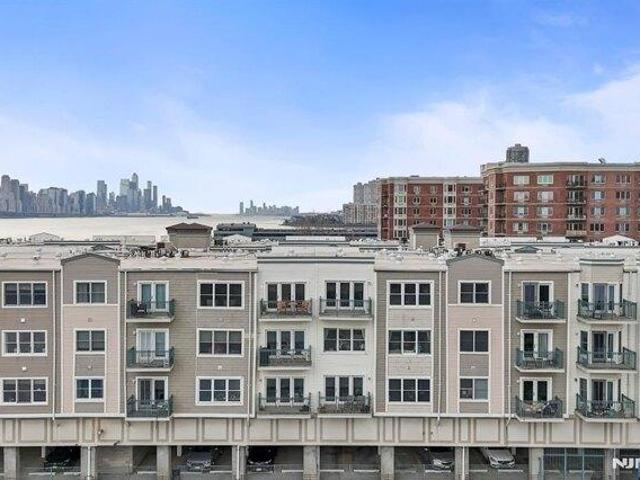 Condo for sale in Edgewater, New Jersey