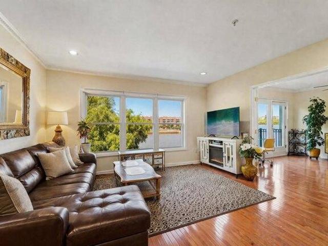 Condo for sale in Edgewater, New Jersey