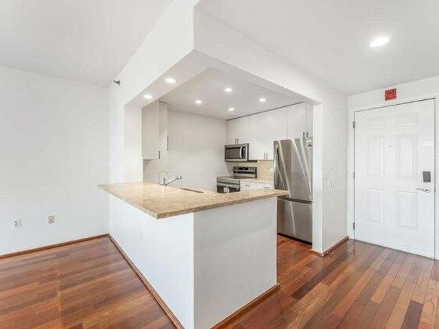 Condo for sale in Edgewater, New Jersey