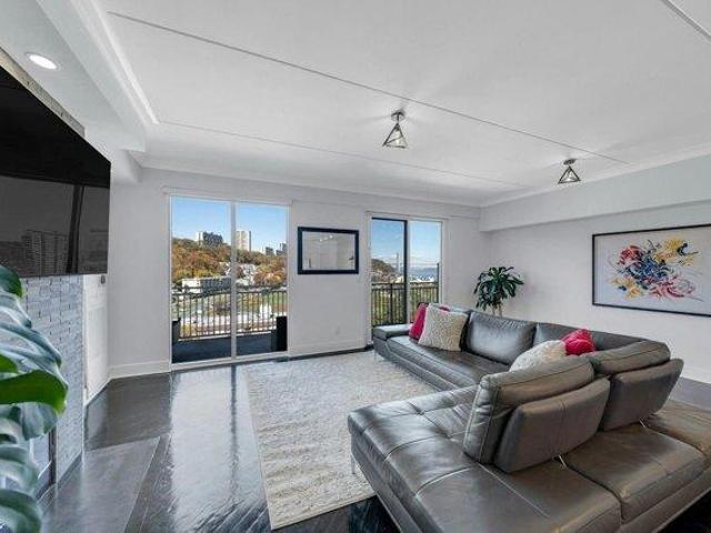 Condo for sale in Edgewater, New Jersey