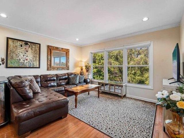Condo for sale in Edgewater, New Jersey