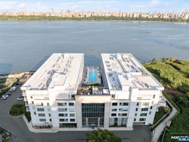 Condo for sale in Edgewater, New Jersey