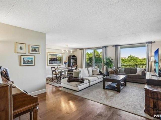 Condo for sale in Edgewater, New Jersey