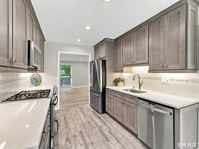 Condo for sale in Enfield, Capitol Planning Region