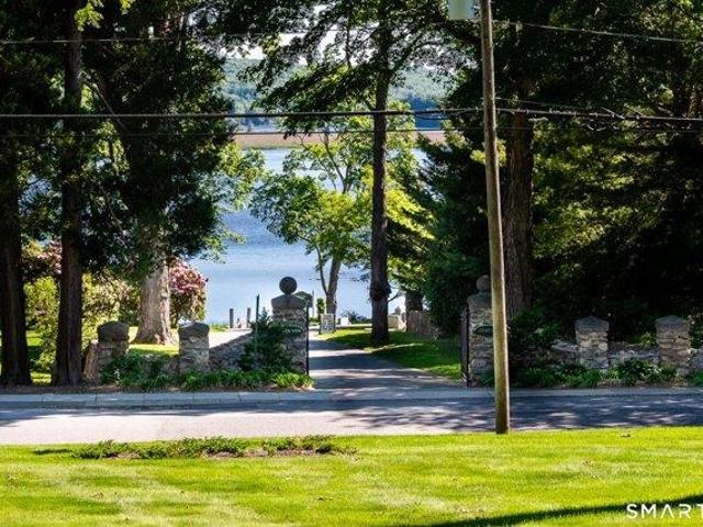 Condo for sale in Centerbrook, Connecticut