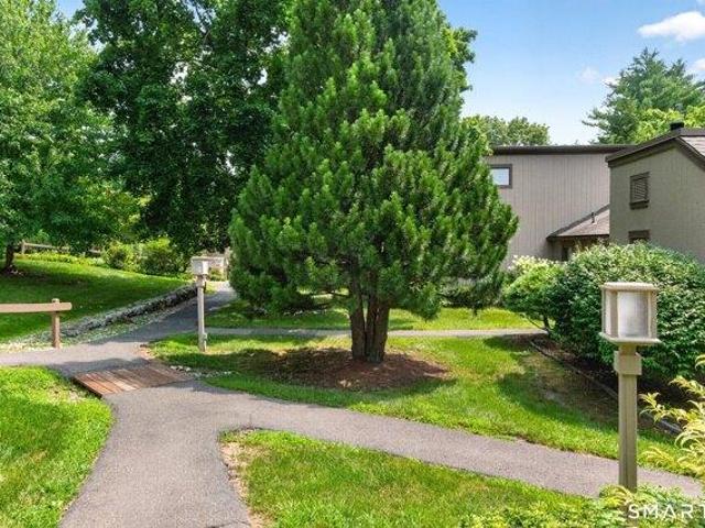 Condo for sale in Farmington, Connecticut