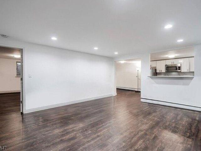 Condo for sale in Fort Lee, New Jersey