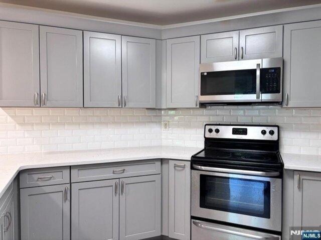 Condo for sale in Fort Lee, New Jersey