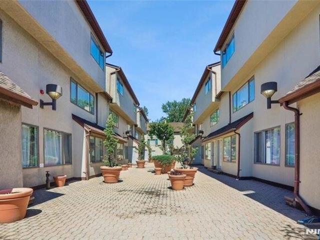 Condo for sale in Fort Lee, New Jersey