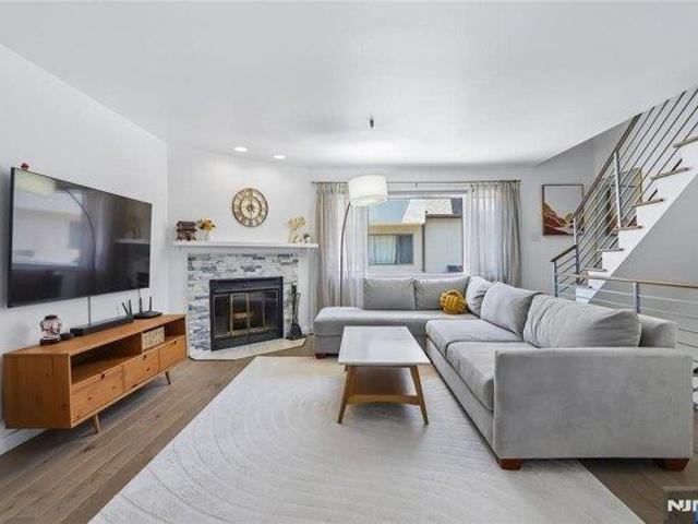 Condo for sale in Fort Lee, New Jersey