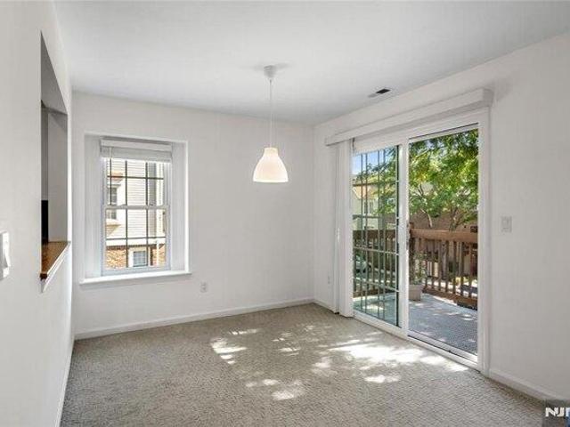 Condo for sale in Fort Lee, New Jersey