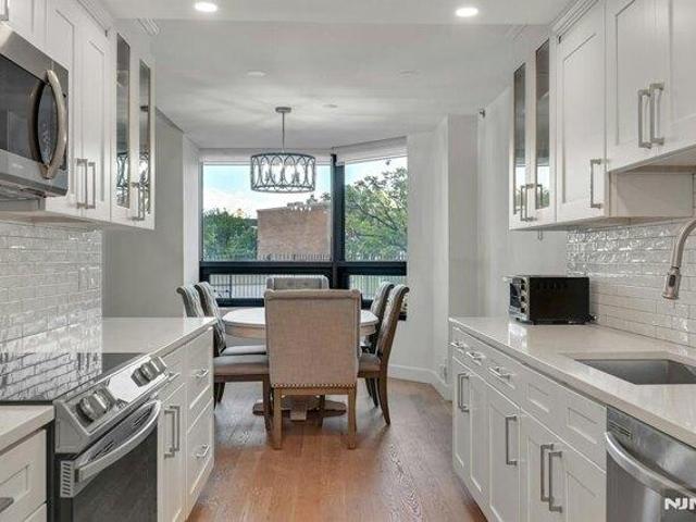 Condo for sale in Fort Lee, New Jersey