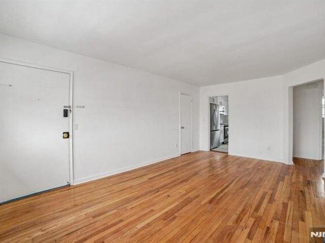 Condo for sale in Fort Lee, New Jersey