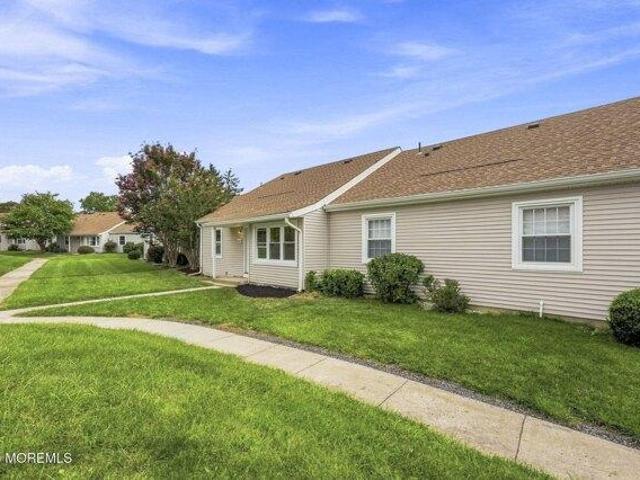 Condo for sale in Wyckoff Mills, Howell Township
