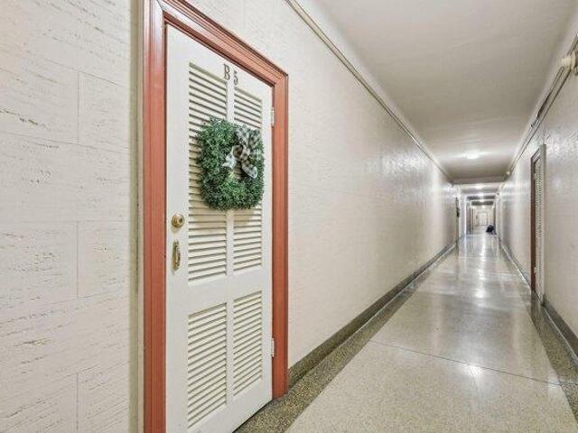 Condo for sale in Garden City