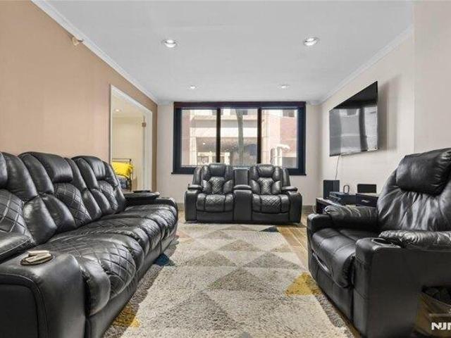 Condo for sale in Hackensack, New Jersey