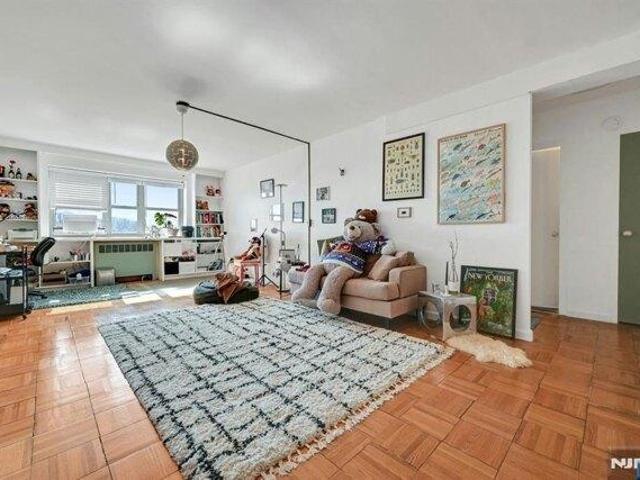 Condo for sale in Hackensack, New Jersey