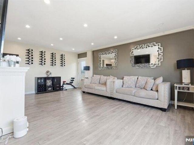 Condo for sale in Hackensack, New Jersey