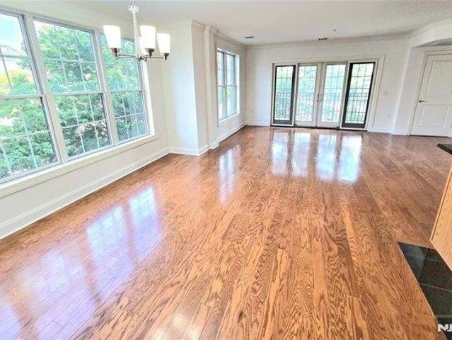 Condo for sale in Hackensack, New Jersey