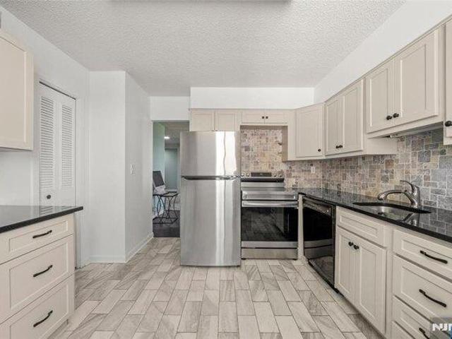 Condo for sale in Hackensack, New Jersey