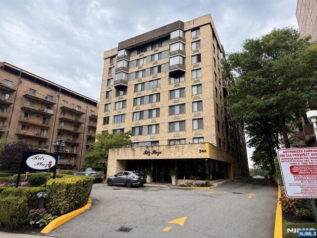 Condo for sale in Hackensack, New Jersey