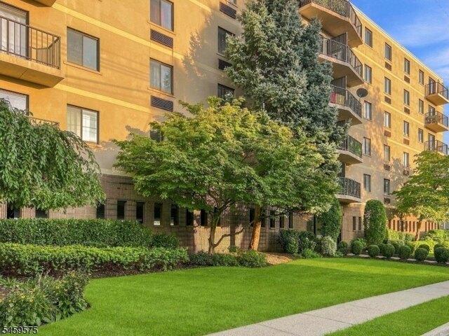 Condo for sale in Hackensack, New Jersey