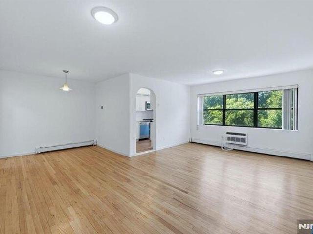 Condo for sale in Hackensack, New Jersey