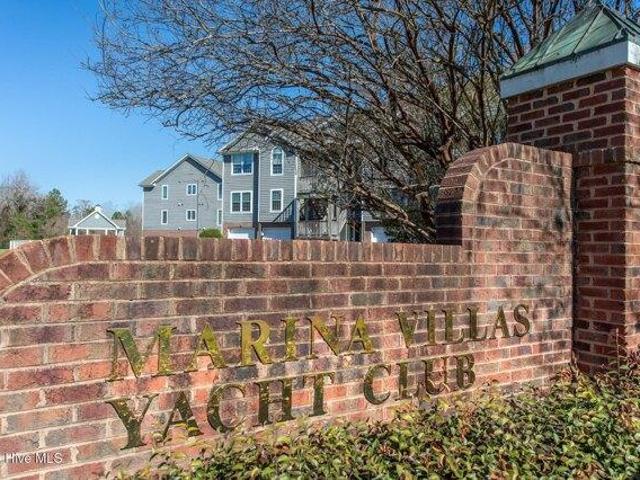 Condo for sale in Hertford