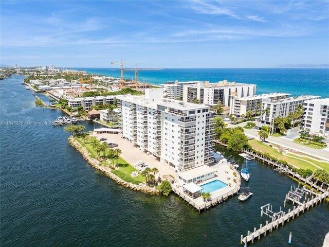 Condo for sale in Hillsboro Beach, Florida